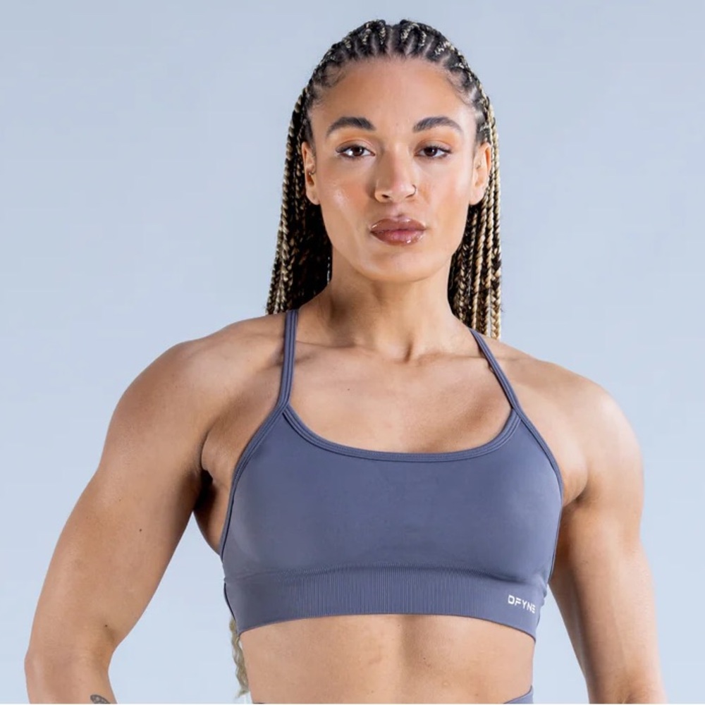 DFYNE Women's Slate Gray Strappy Sports Bra